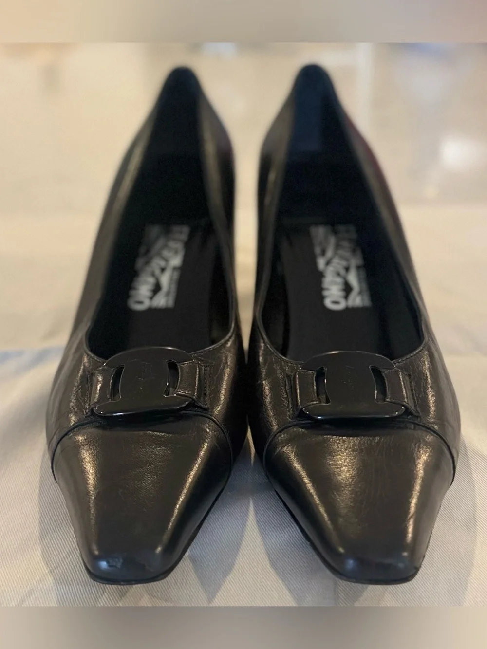 Salvatore Ferragamo Black Leather Tonal Gancini Buckle Heeled Pumps Size 10 B
